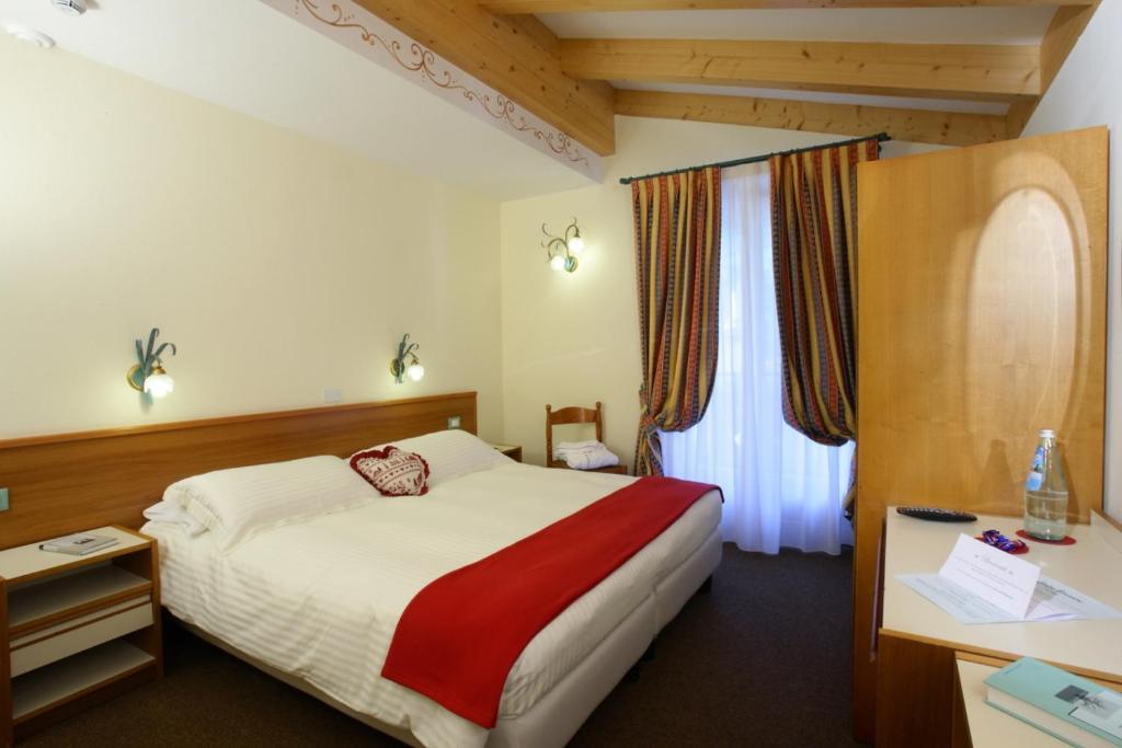 Hotel Des Alpes Molveno Habitación foto